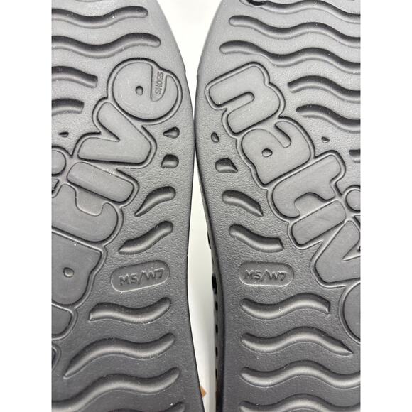 Native Jefferson Clog in Jiffy Black Unisex Size 5 M/ 7 W - Picture 5 of 6